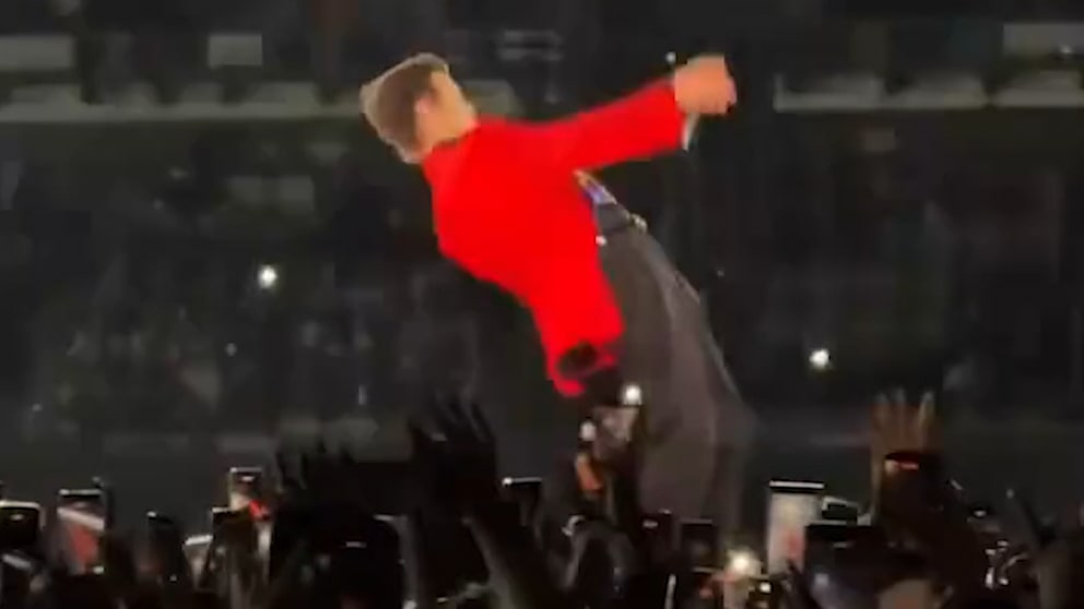 Harry Styles Stürzt Beinahe Bei Auftritt in Mexiko