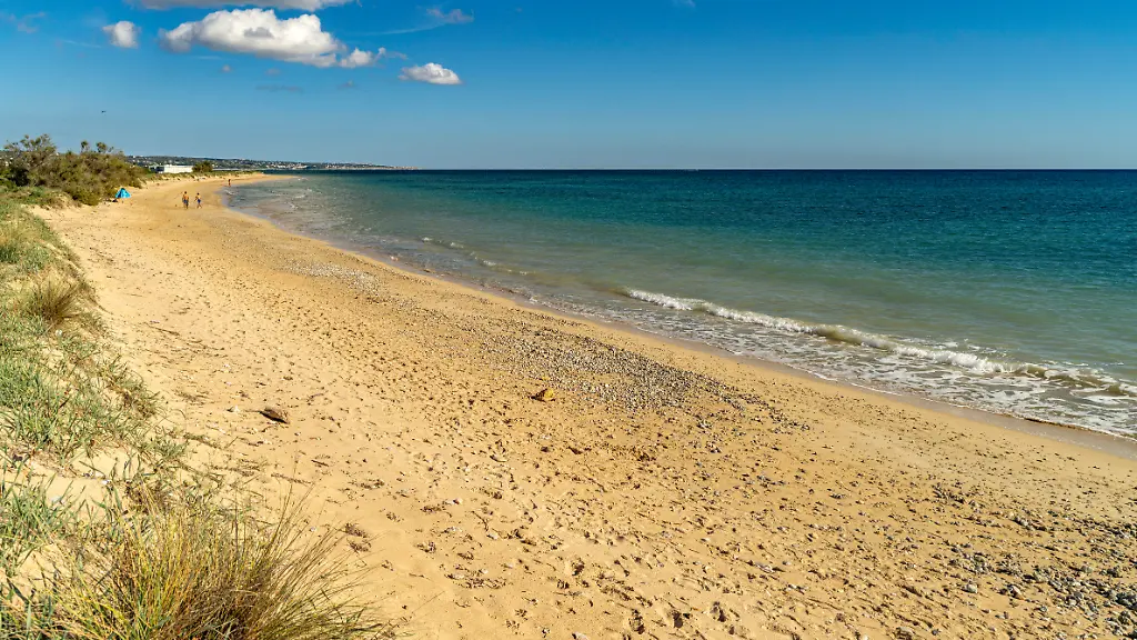 Urne aus Deutschland am Strand in Italien entdeckt
