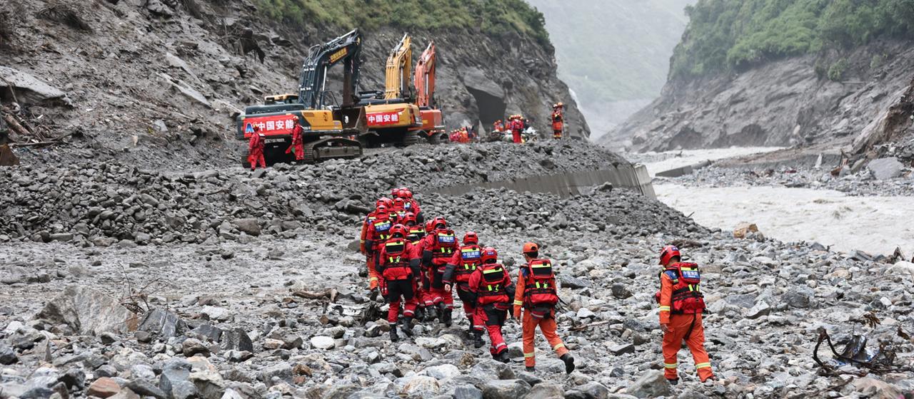 Flutkatastrophe im Himalaya: Die Herausforderung der Bergung und Suche nach Vermissten