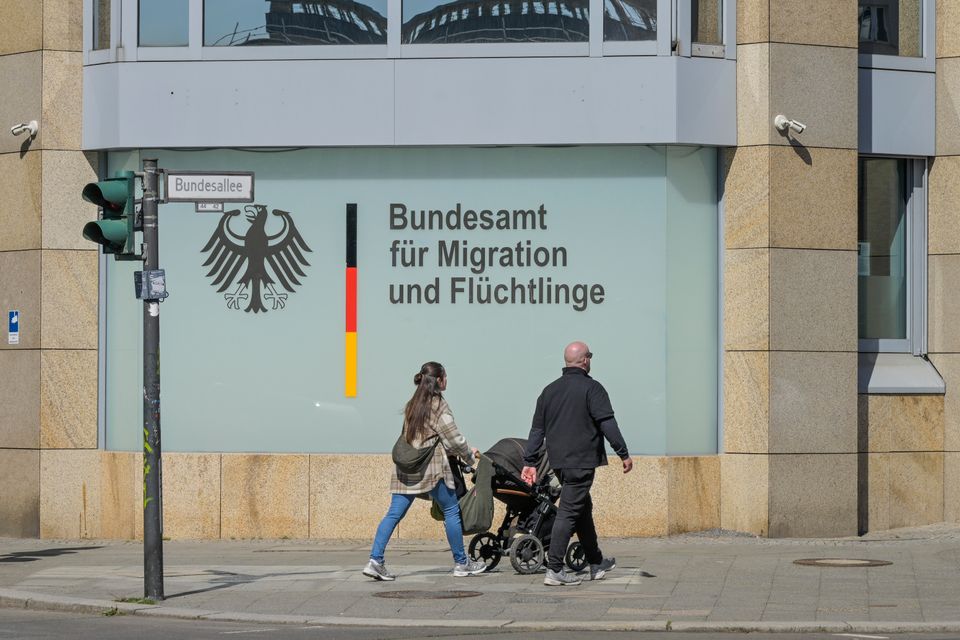 Anstieg der Aberkennungen von Flüchtlingsstatus syrischer Staatsangehöriger in Deutschland