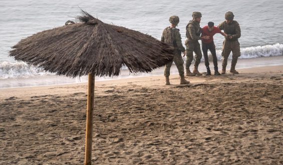 Tausende Migranten erreichen Ceuta: Politische und humanitäre Reaktionen