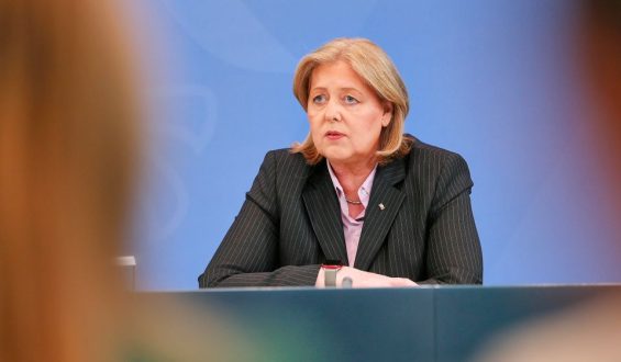 Debatte über Abschaffung der abschlagsfreien Frührente: Positionen von SPD und Union