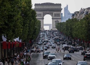 Paris führt Helmpflicht für E-Roller-Fahrer ein