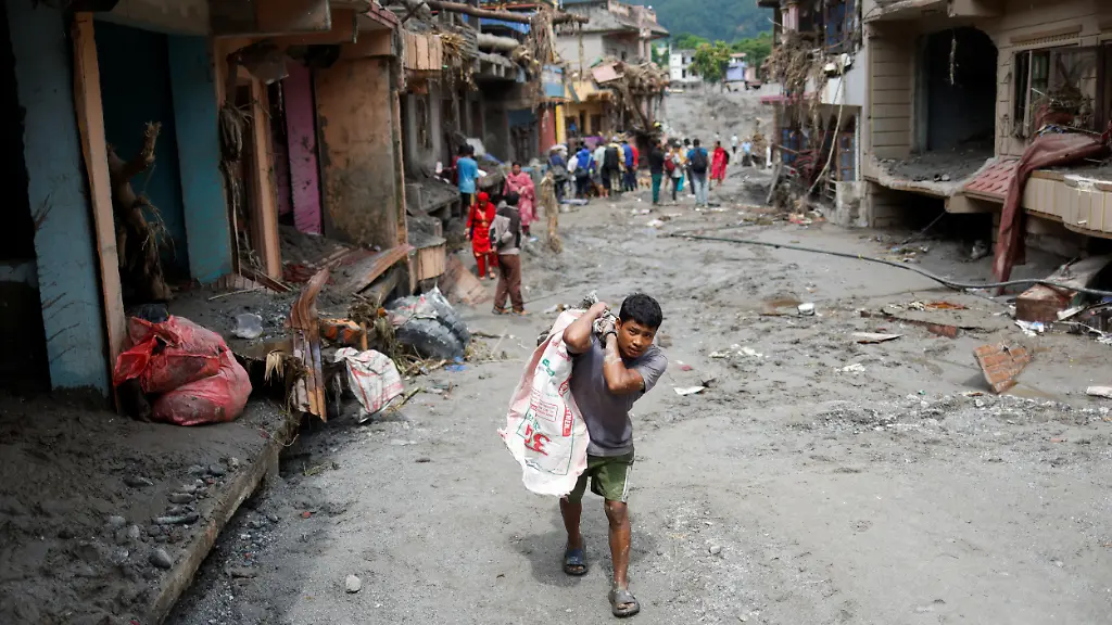 Verzweifelte Suche nach Vermissten nach Himalaya-Sturzflut