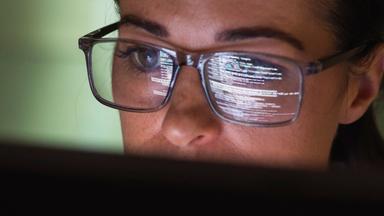 Mehr Transparenz bei künstlicher Intelligenz: Was die neuen Vorgaben bedeuten