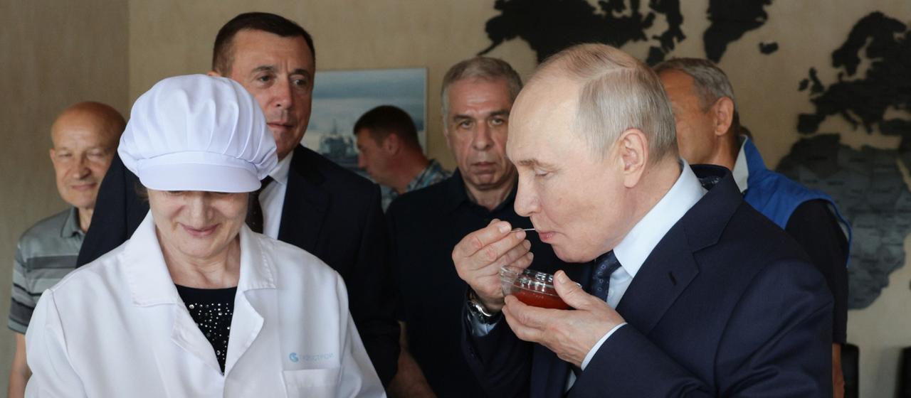 Russischer Präsident Putin besucht umstrittene Kurilen-Inseln