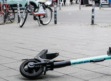 Hohe Risiken bei E-Scooter-Unfällen