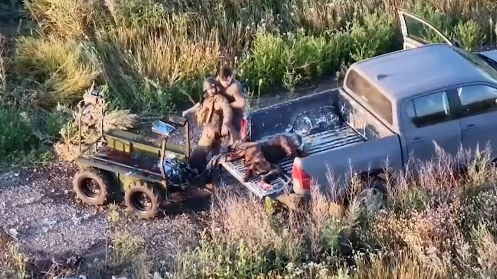 Ukraine-Offizier rettet verletzte Soldaten unter Beschuss