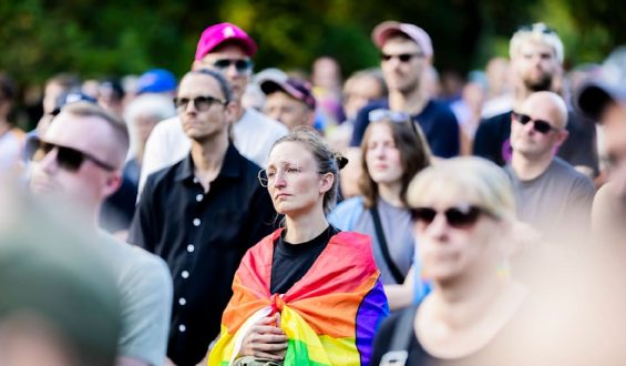 Mahnwache im Berliner Tiergarten zum Gedenken an CSD-Anschlag