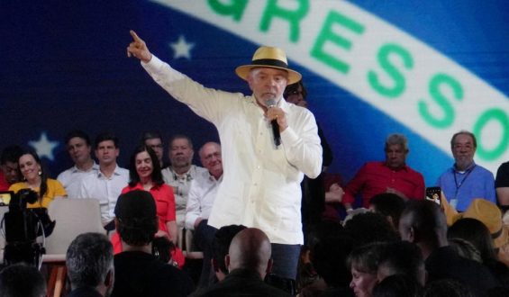 Brasiliens Präsidentschaftswahl: Lula da Silva kandidiert erneut