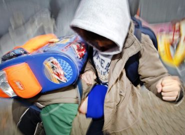 Stefan Düll fordert Sicherheitsmaßnahmen an Schulen