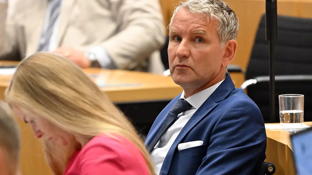 Misstrauensvotum gegen Ministerpräsident Voigt in Thüringen