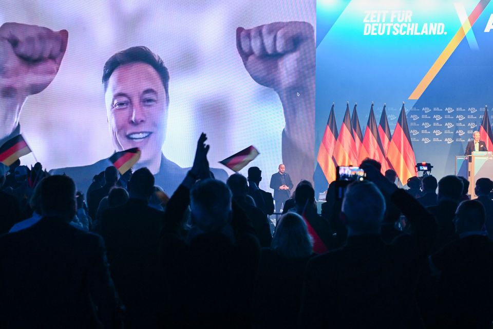 Umstrittener E-Autobauer Tesla in Deutschland: Mini-Comeback