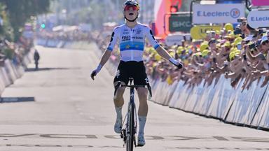 Demi Vollering übernimmt Gelbes Trikot bei Tour de France Femmes