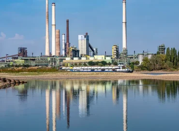 Preisgefälle bei Kraftstoffen durch Niedrigwasser im Rhein