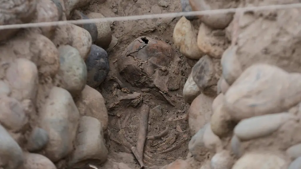Entdeckung eines 1400 Jahre alten Skeletts in Peru