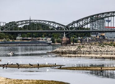 Krisentreffen wegen historisch niedrigem Rheinwasserstand