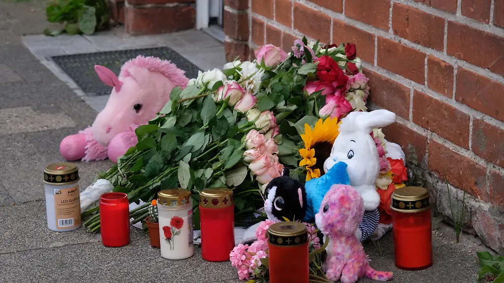 Ermittlungen gegen Eltern nach tragischem Tod in Pool