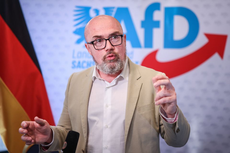 Kontroversen um eine Tasse im Büro von Hans-Thomas Tillschneider