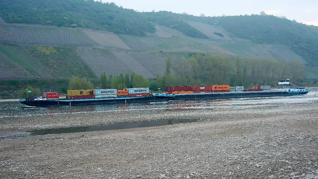 Niedrigwasser bremst Deutschlands Wirtschaft aus