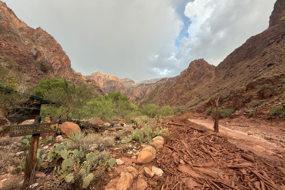 Flutkatastrophe im Grand Canyon: Suche und Rettung von Vermissten