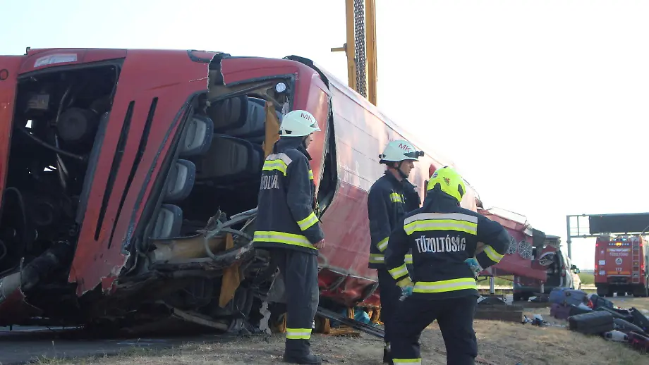 Schwerer Busunfall in Ungarn: Zwölf Todesopfer und zahlreiche Verletzte