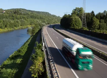 Niedrige Pegelstände: Lockerung des Lkw-Fahrverbots in Rheinland-Pfalz und Saarland