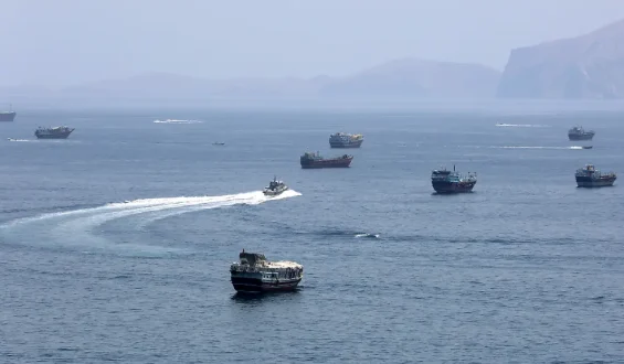 Unbekanntes Geschoss stoppt Tanker vor Küste des Oman