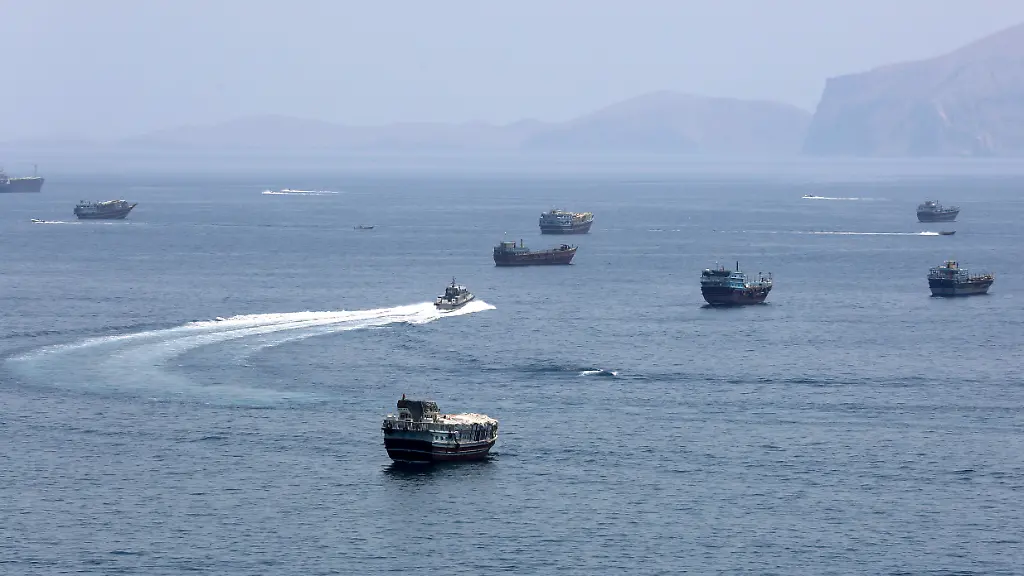 Unbekanntes Geschoss stoppt Tanker vor Küste des Oman