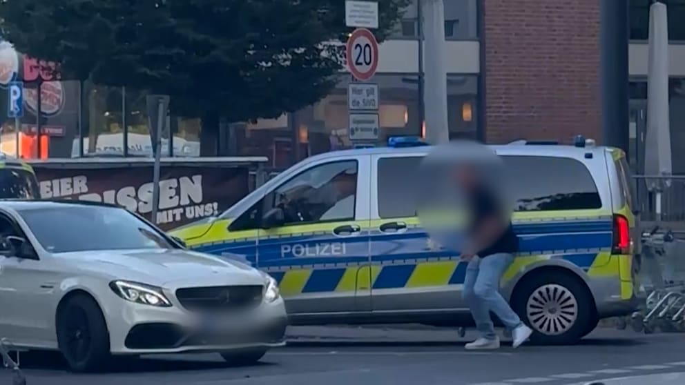 Verfolgungsjagd in Dortmund: Mercedes-Fahrer rammt Polizisten