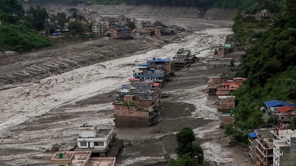 Sturzflut verwüstet Nepal und China: Tausende vermisst