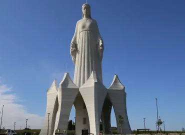 Kitsch, Kultur und Katholiken: Riesenstatue in Polen