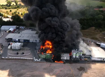 Großbrand in Kunststoffbetrieb in Rheinhessen
