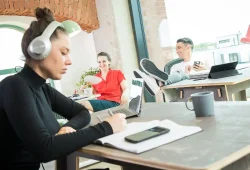 Small Talk im Büro: Richtig entkommen und trotzdem freundlich bleiben
