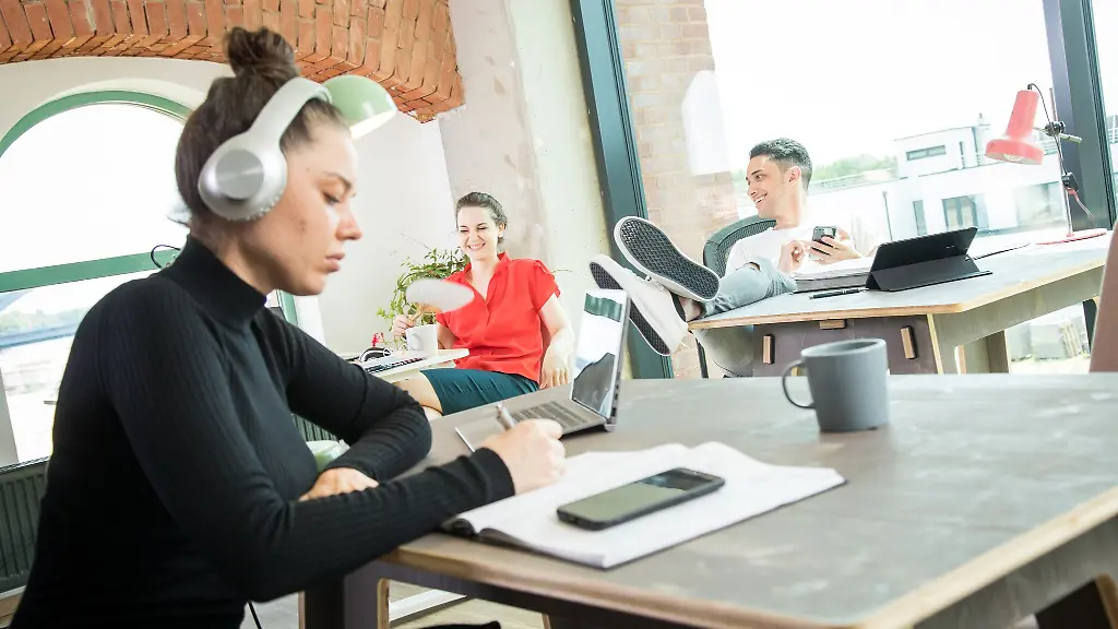 Small Talk im Büro: Richtig entkommen und trotzdem freundlich bleiben