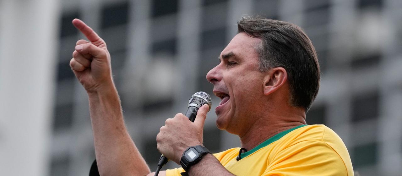 Brasilien im politischen Umbruch: Flávio Bolsonaro strebt Präsidentschaft an