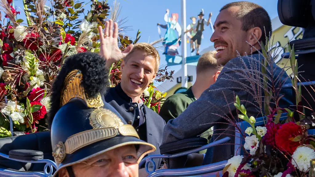 Dominik Krause verlässt Oktoberfest-Zug frühzeitig