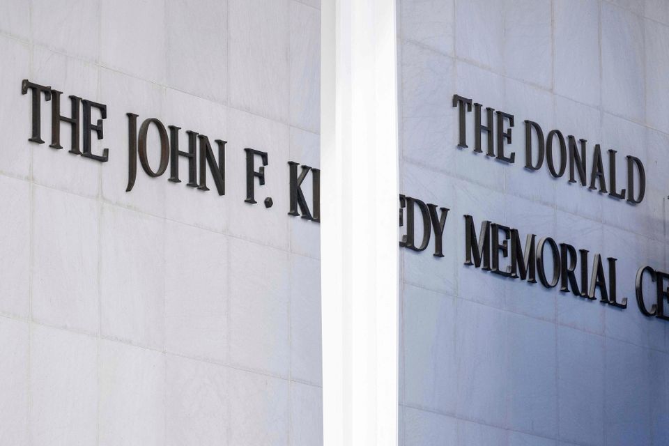 Schriftzüge an der Fassade des Kennedy Centers