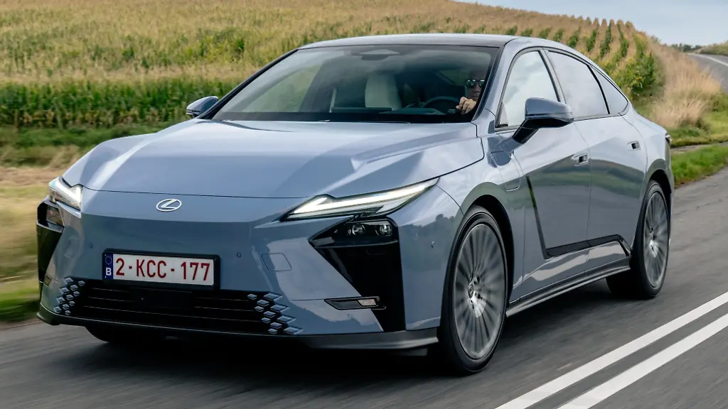 Lexus präsentiert neuen ES mit Elektroantrieb
