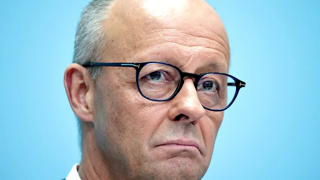Umfrage: Mehrheit fordert Rücktritt von Merz