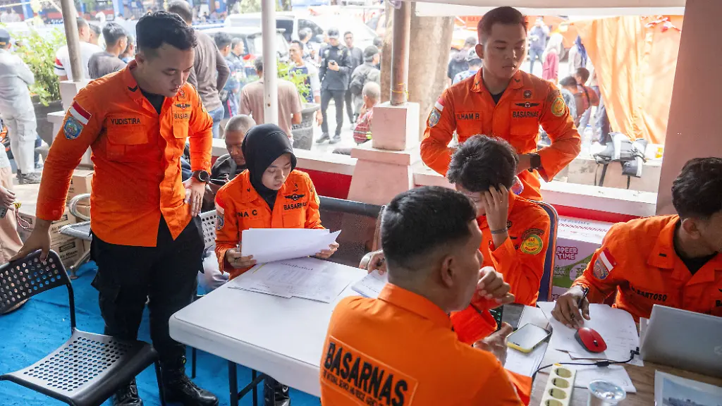 Indonesische Fähre gesunken: Über 100 Vermisste