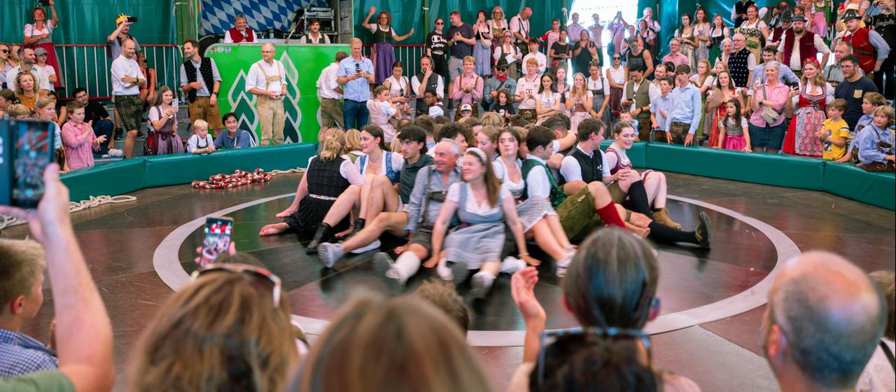 BR-Recherchen enthüllen Akteure hinter Teufelsrad-Videos auf dem Oktoberfest