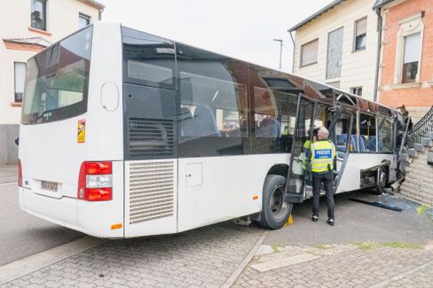 Kinder bei Schulbusunfall in Völklingen verletzt