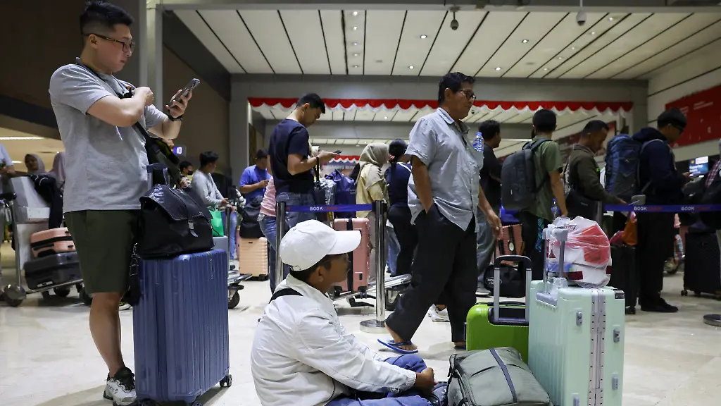 Vulkanausbruch in Indonesien: Flughafen Soekarno-Hatta geschlossen