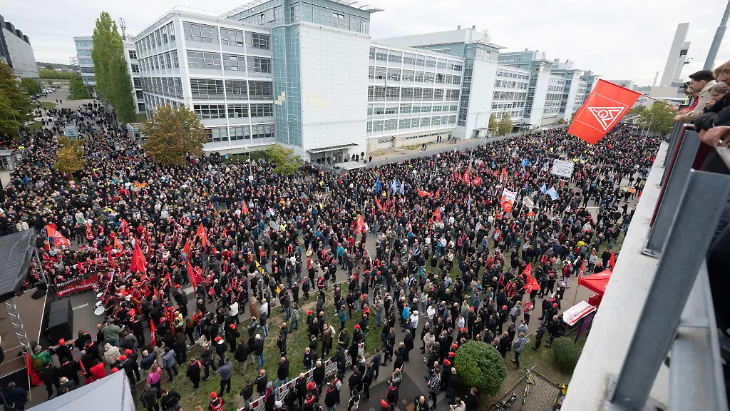 Proteste gegen drohenden Jobabbau bei Mercedes
