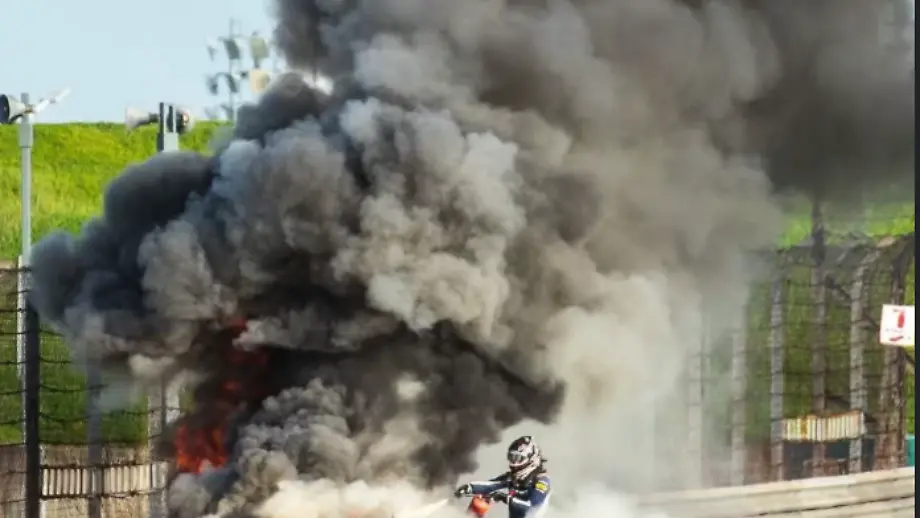 Feuerunfall bei Ferrari: GT3-Pilot rettet Rivalen aus brennendem Wrack