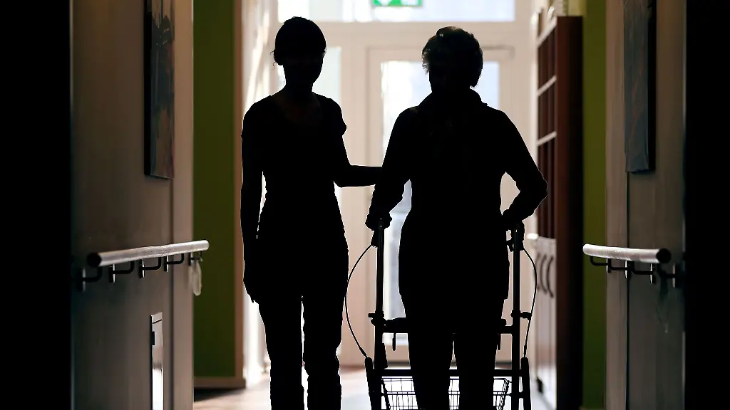 Streit um Pflegereform: Koalition vor Herausforderungen