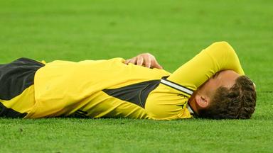 BVB-Schock: Karetsas mit Kreislaufproblemen vom Platz getragen
