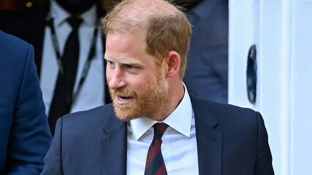 Prinz Harrys Erster Öffentlicher Auftritt Nach Rückkehr Nach Großbritannien