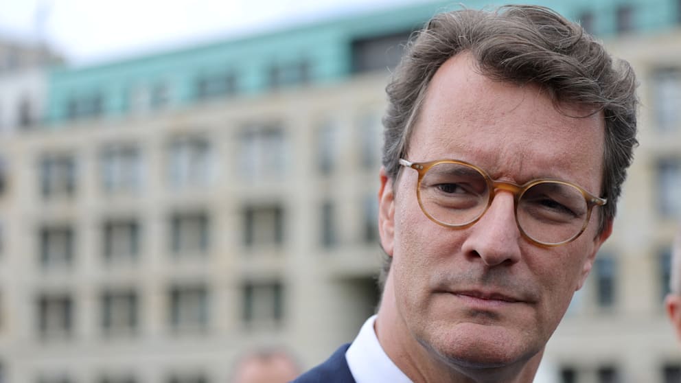 NRW-Ministerpräsident Hendrik Wüst erwägt Prüfung eines AfD-Verbots